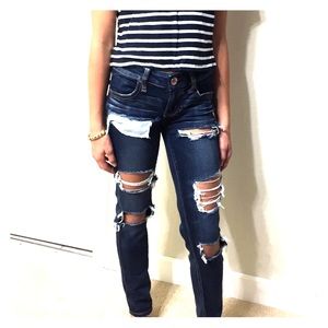 AMERICAN EAGLE OUTFITTERS Low Rise Ripped Jeans